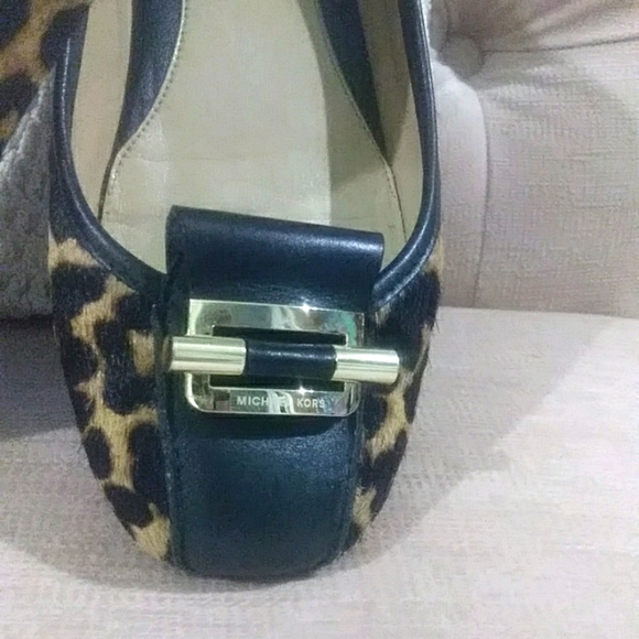 Michael Kors leopard print flats - Picture 3 of 11